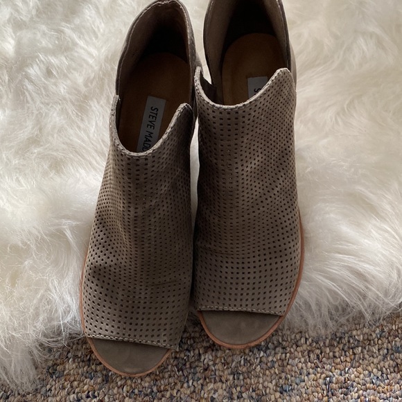 Steve Madden peep toe booties - Picture 3 of 6